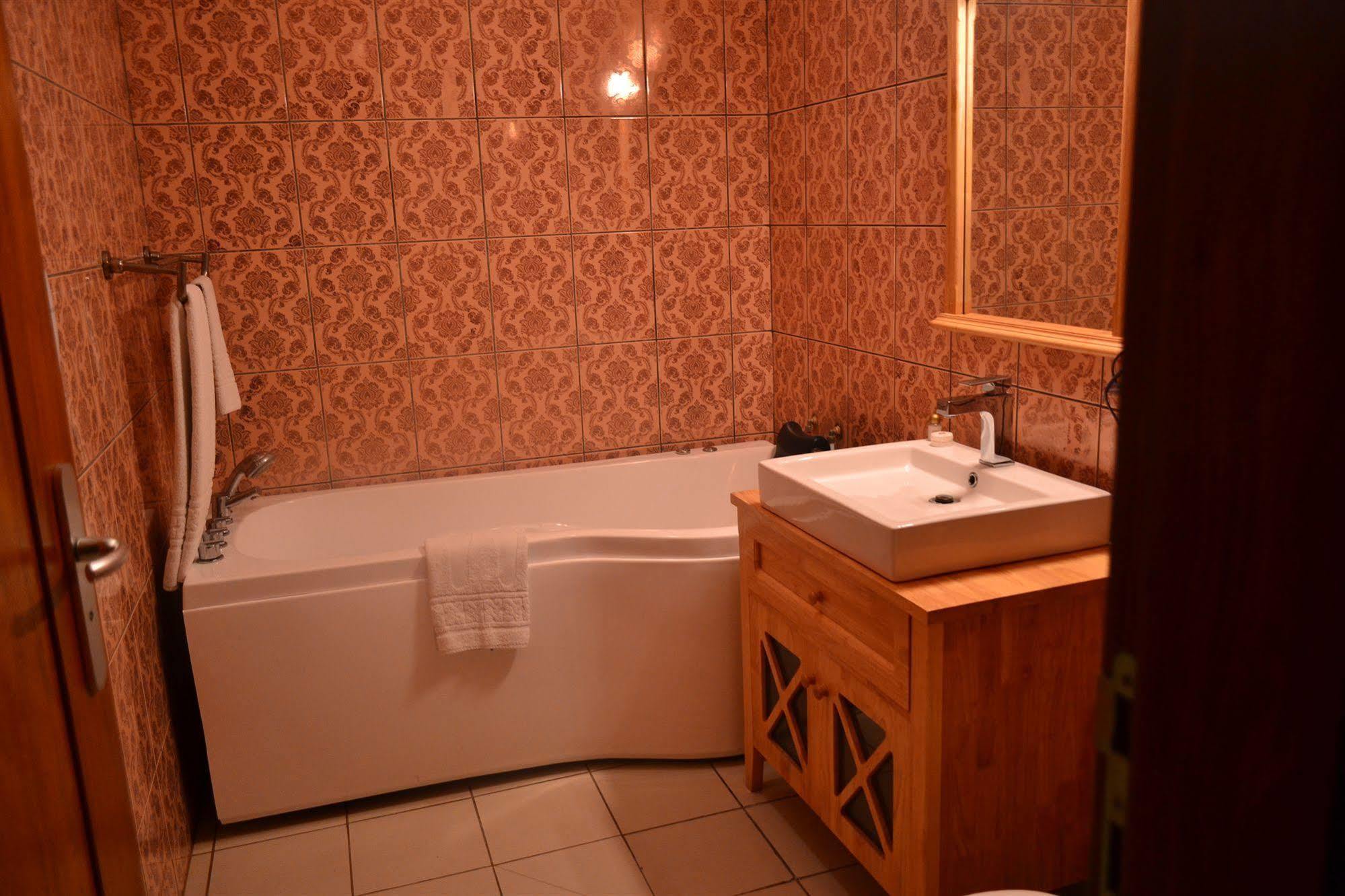 Futuris Hotel Douala Luaran gambar